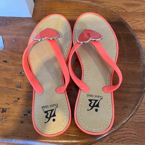 Playful Pink Heart Sandals for Summer - Picture 4 of 10